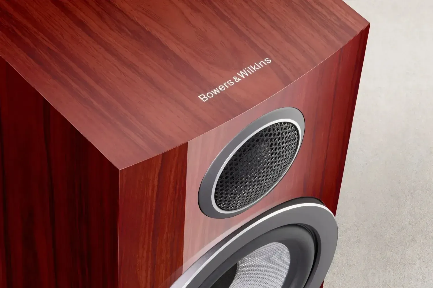 B&W 707 S3 Prestige Edition top corner detail: glossy Santos Rosewood finish, carbon dome tweeter, branding on top.